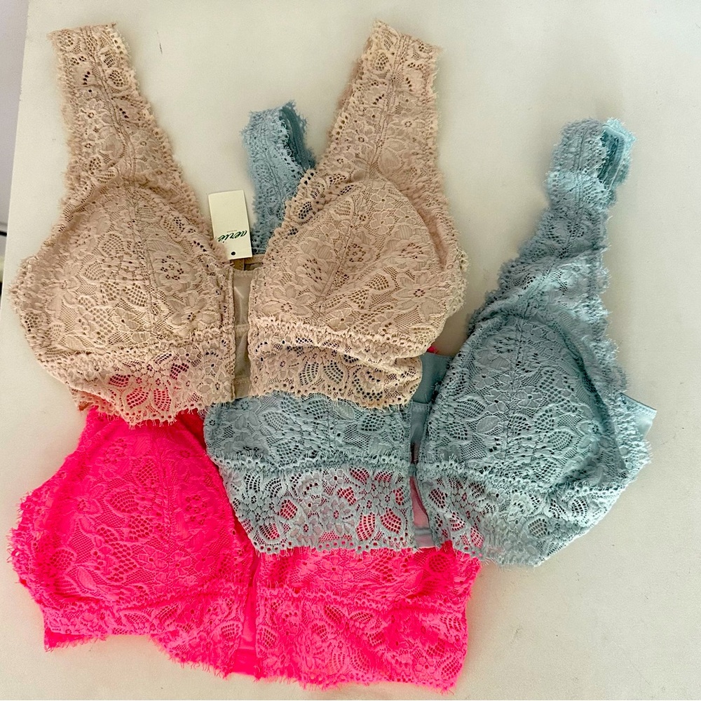 3 Arie Bralettes